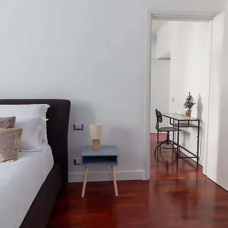 Exclusive Plus Parking Apartment Milan